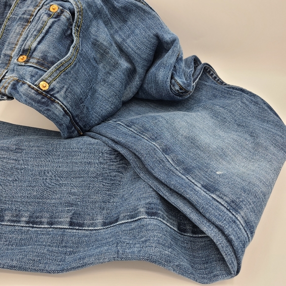 Levi's 514 Jeans / 31x32 / Medium Blue Denim - Picture 2 of 5